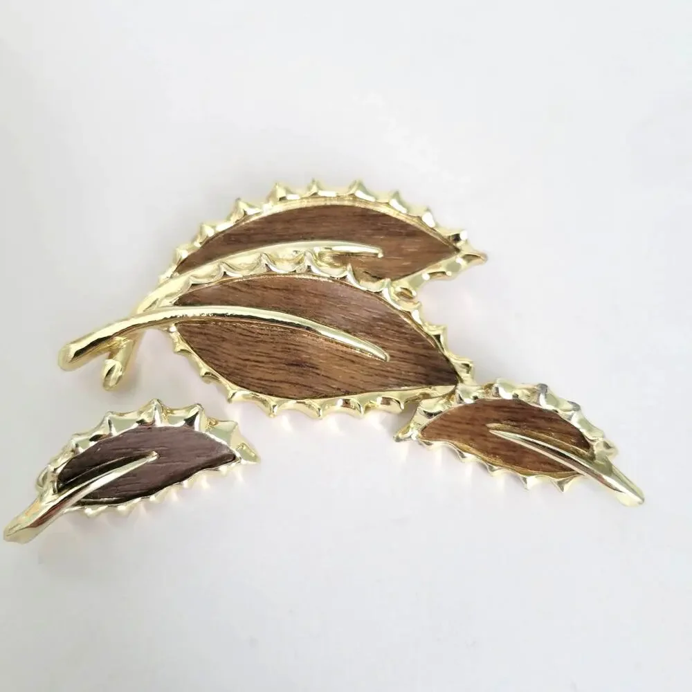Vintage Sarah Coventry Wooded Beauty Gold Tone Leaf Brooch Earring 60s MCM Boho